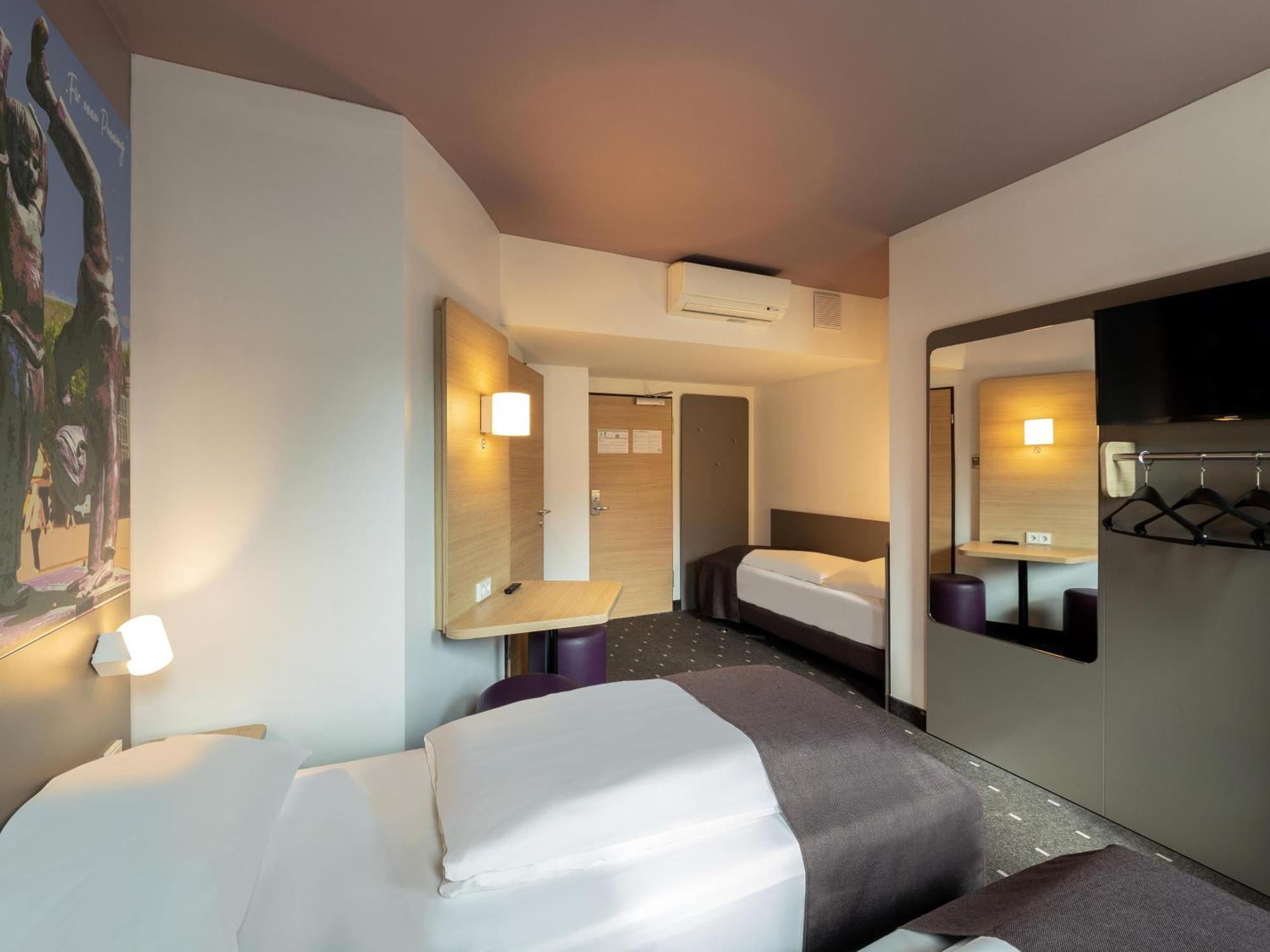 B&B Hotel Duesseldorf-Mitte Dış mekan fotoğraf