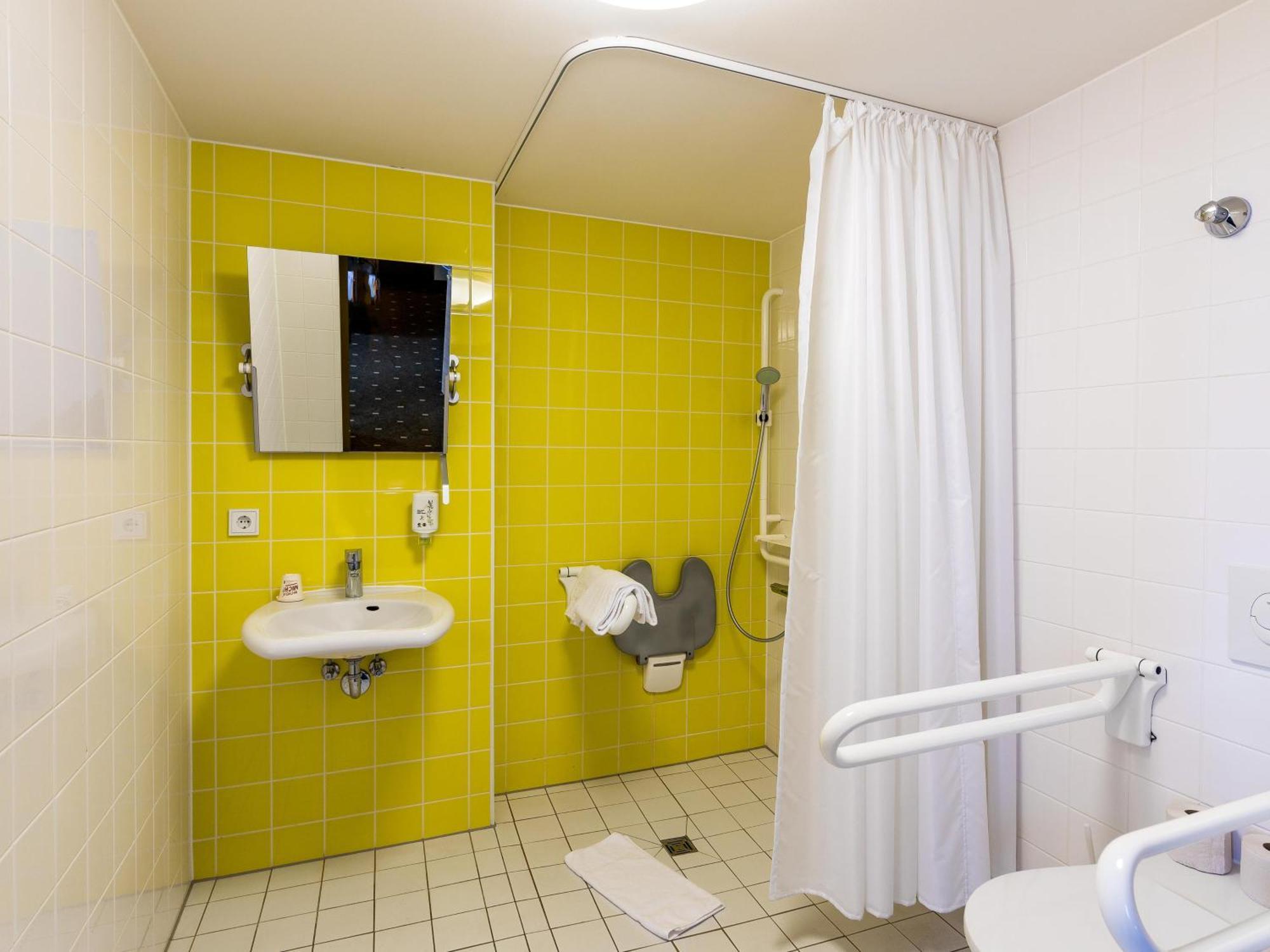 B&B Hotel Duesseldorf-Mitte Dış mekan fotoğraf
