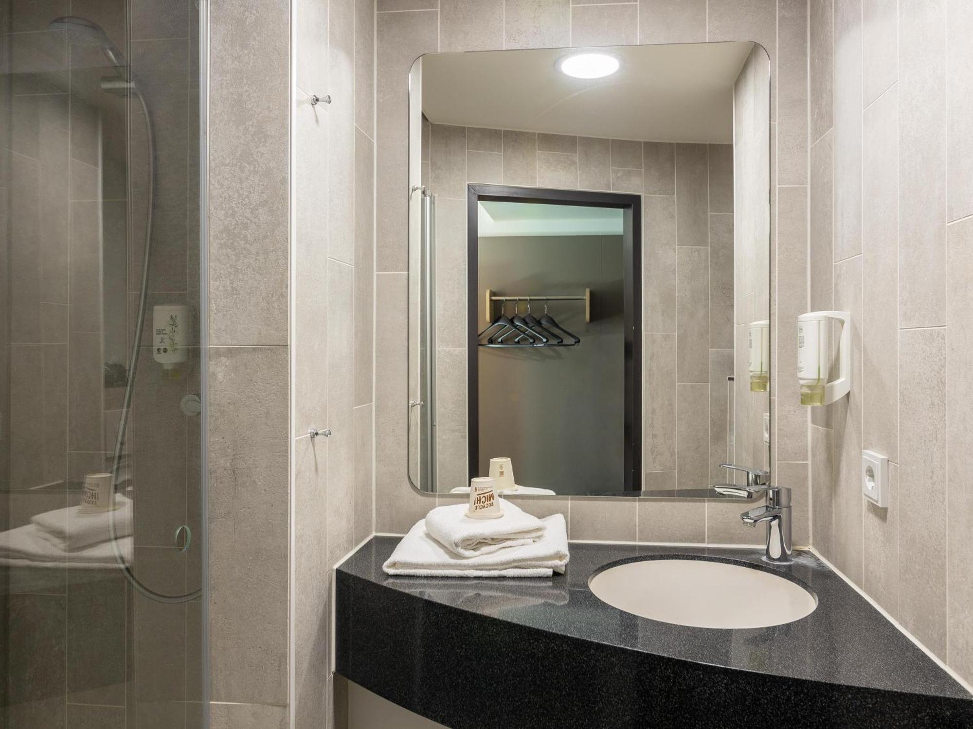 B&B Hotel Duesseldorf-Mitte Dış mekan fotoğraf