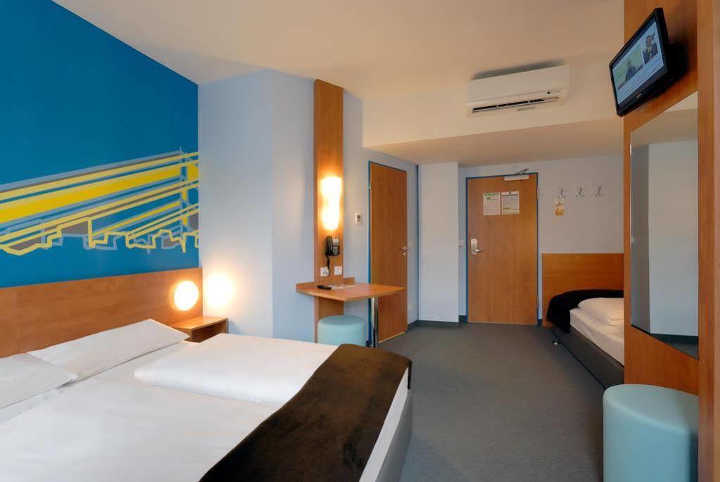 B&B Hotel Duesseldorf-Mitte Dış mekan fotoğraf
